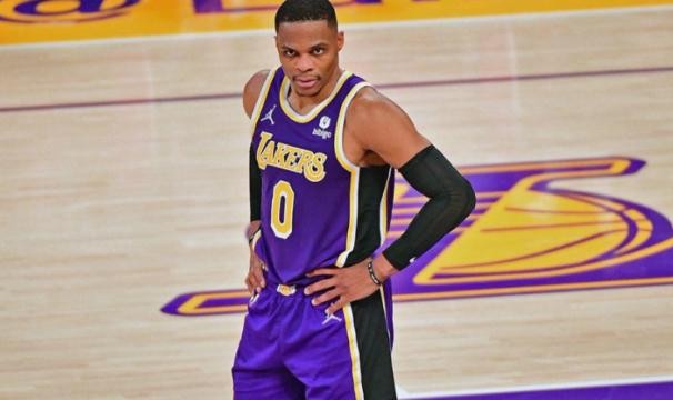 开云首页入口-【人物】韦少登顶热搜榜！他的NBA生涯已经危在旦夕