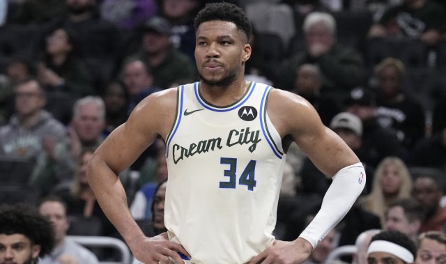 铁林：雄鹿还让字母哥复出这太疯狂了 在我看来这没什么意义